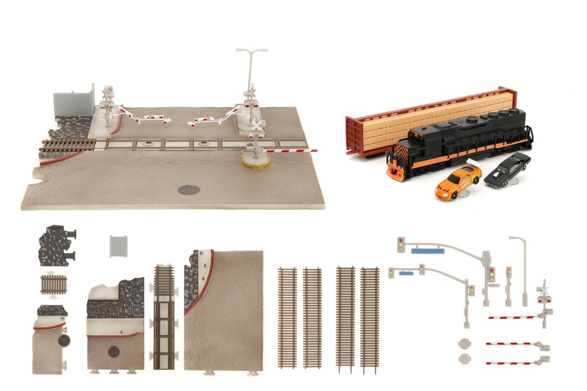 ミニカー FAST&FURIOUS NANO SCENE Amazon.com: Fast & Furious Final Race Train Nano Scene & 2