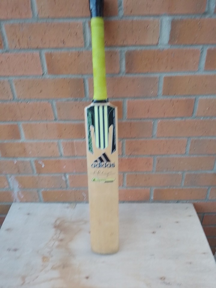 Adidas Pellara County Cricket Bat V1.1 Hand Crafted Kashmir Willow