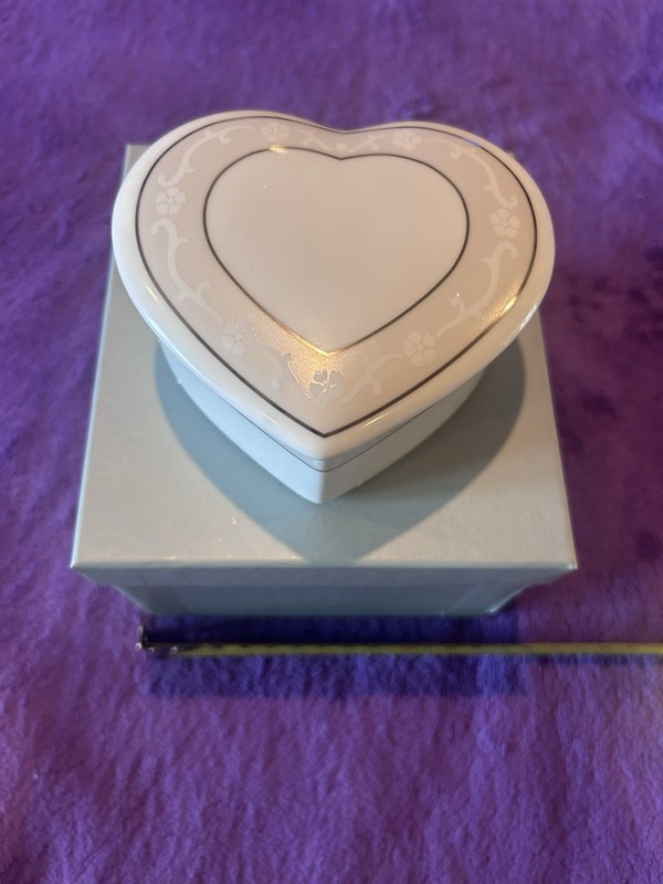 Wedgewood Heart Shaped Small Box - China - Icing (estate sale)