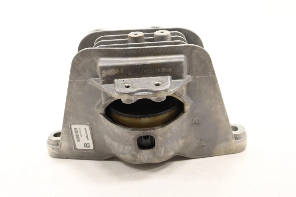 2020 - 2025 CHRYSLER VOYAGER ENGINE RIGHT FRAME MOUNT BRACKET OEM 68224746AD - Image 2 of 4