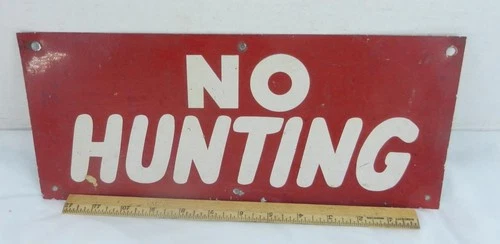 Vintage - NO HUNTING - Metal Tin Sign Red !