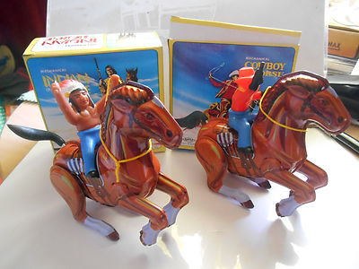Jouet En Tôle MTU – Cowboy Et Indien à Cheval – Boîte D'origine