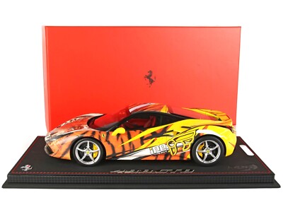 FERRARI 488 GTB YELLOW ''IPE'' TIGER LIVERY & DISPLAY CASE 1/18 CAR BY BBR P 18221