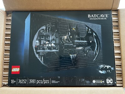 LEGO 76252 DC Comics Super Heroes - Batman Returns - Batcave