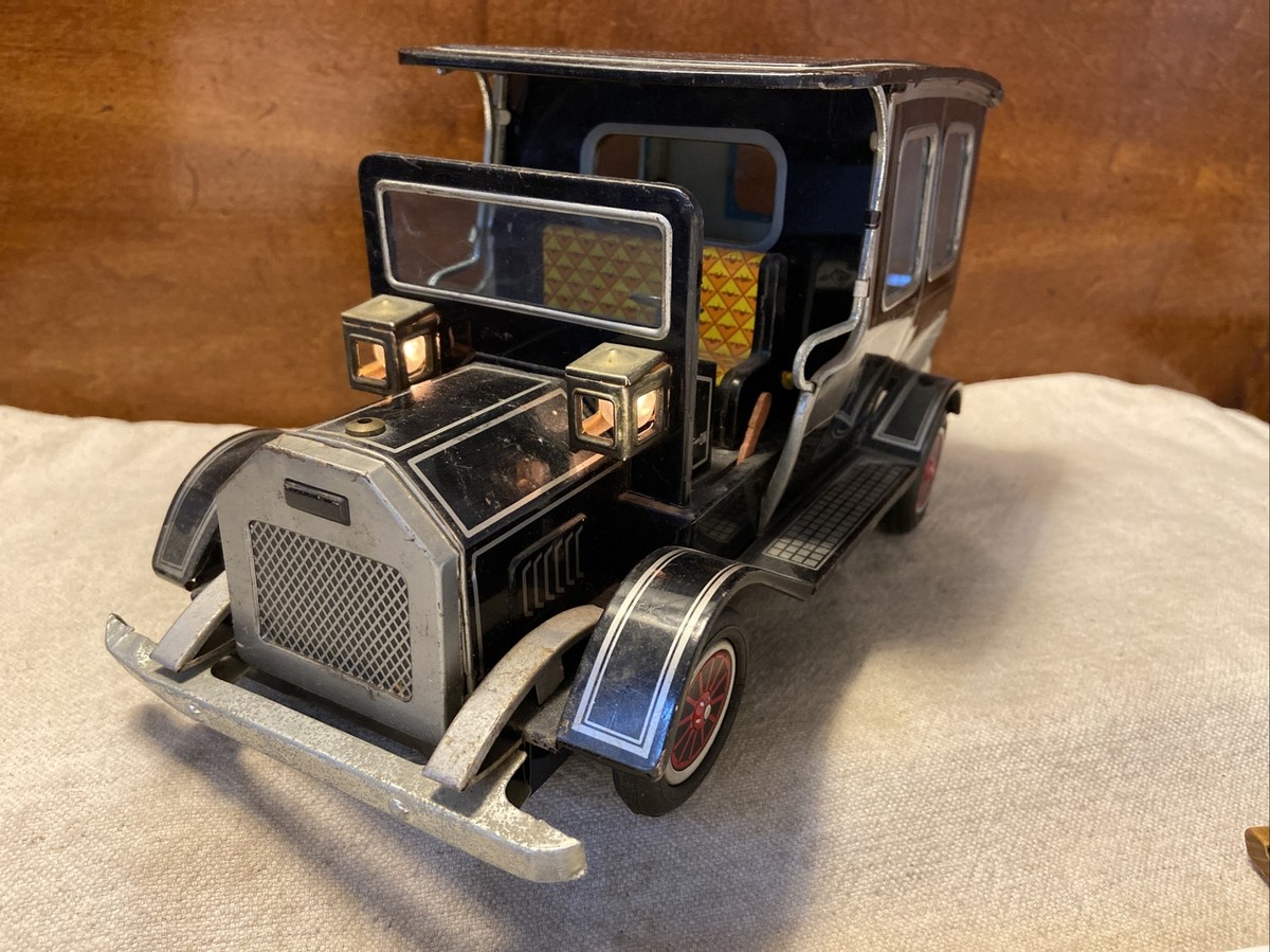 Vintage 1960s S.H. Horikawa Japan Old Fashioned Car Battery