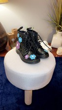 Dr. bambina nero glitter Martens con fiori multicolore #Stivali #DrMartens