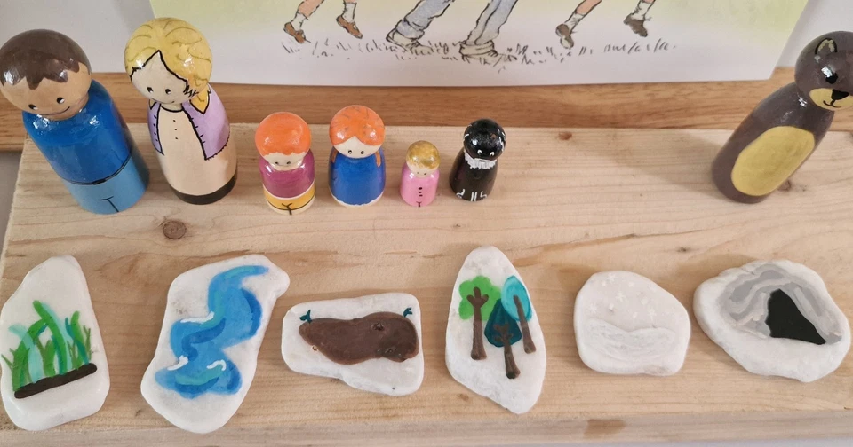 We're Going On A Bear Hunt Michael Rosen Wooden Peg Dolls and Story Stones Set - Image 2 of 4