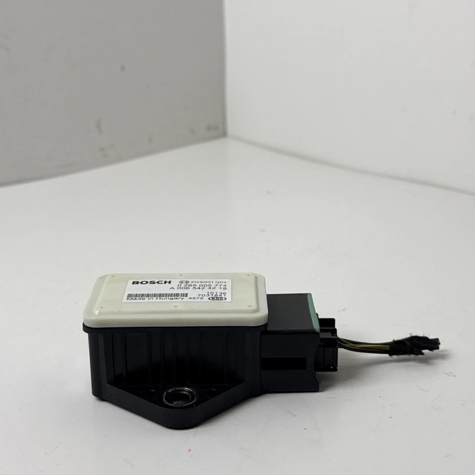 2011 MERCEDES SMART FORTWO YAW TURN RATE SENSOR A0065424218 OEM - Image 2 of 4