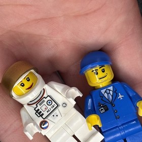 Lego Shuttle Expedition Astronaut Minifigures Lot of 2 sp123 & sp122 from 10231
