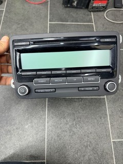 Radio de coche Volkswagen RCD 310 MP3 negro (1K0035186AA)