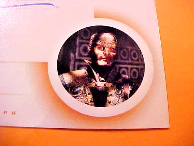 Tarjeta autógrafa Babylon 5 A8 Mary Kay Adams como Na'Toth 2002 Rittenhouse SC351 Foto 3 de 4