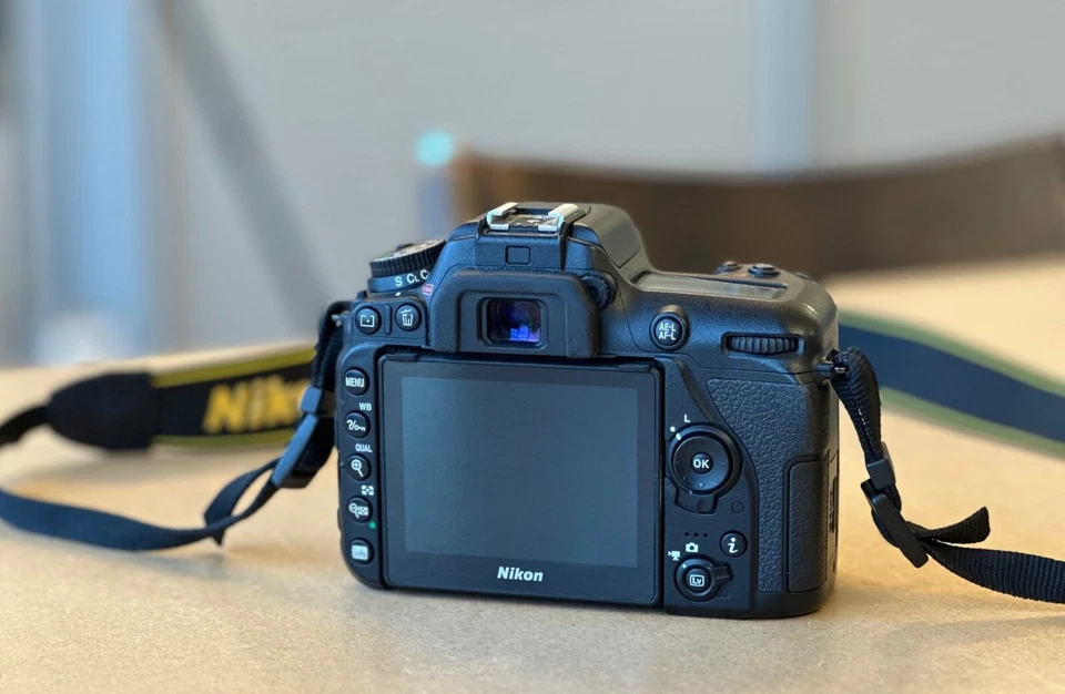 Nikon D7500 Gehäuse (13.060 Ausl.) vom händler Private-fotografie.nl - Bild 2 von 4