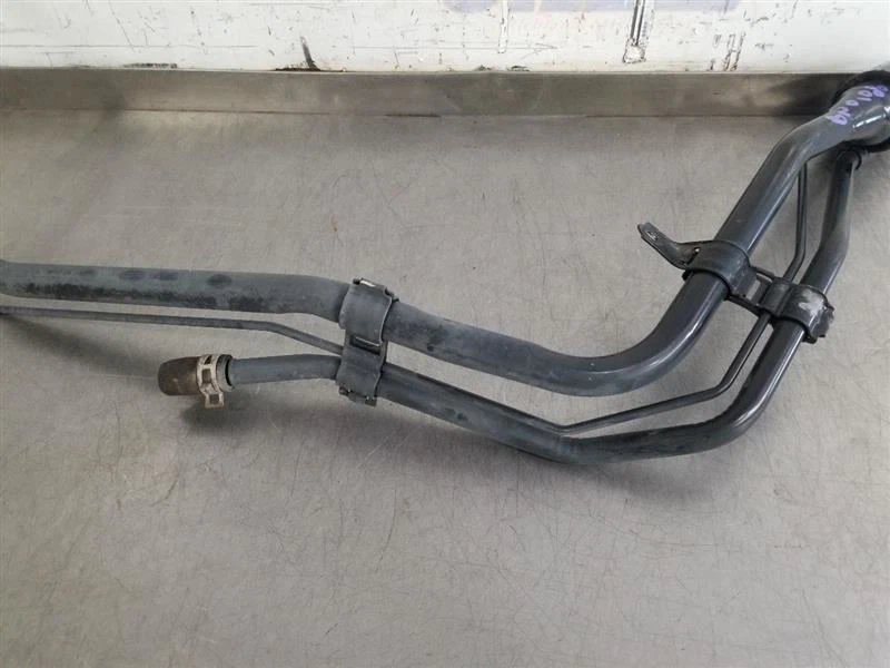 Toyota FJ Cruiser 13 2013 4,0 L tubo de cuello de llenado de combustible Foto 3 de 4