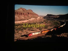 4H07 TRAIN SLIDE Railroad 35MM Photo BNSF 786 WITH TRAIN KINGMAN CANYON AZ 