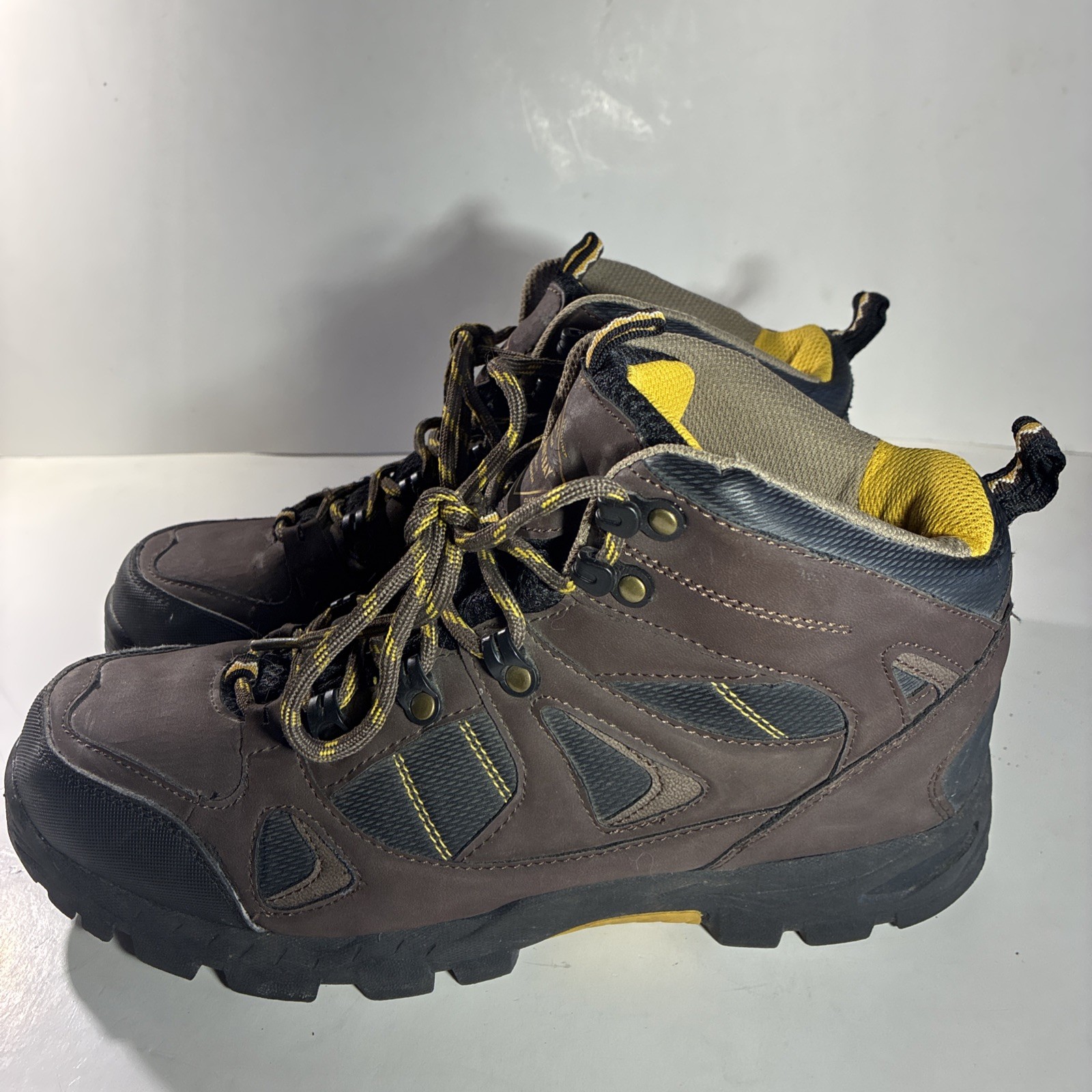 St John's Bay Men's Leather All-Weather Hiking Boots Size 9