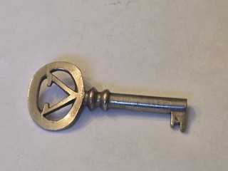 1920s VICTROLA PHONOGRAPH CABINET KEY