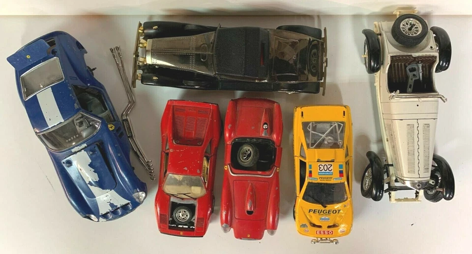06227 Lotto 6 auto Burago varie scale per ricambi - Peugeot / Ferrari / Mercedes - Immagine 2 di 4