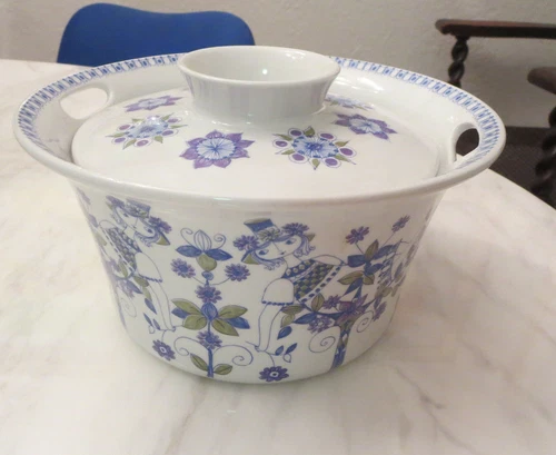 FIGGJO LOTTE 1972 2 WOMEN COVERED CASSEROLE BOWL 2 QT BY turi-design NORWAY