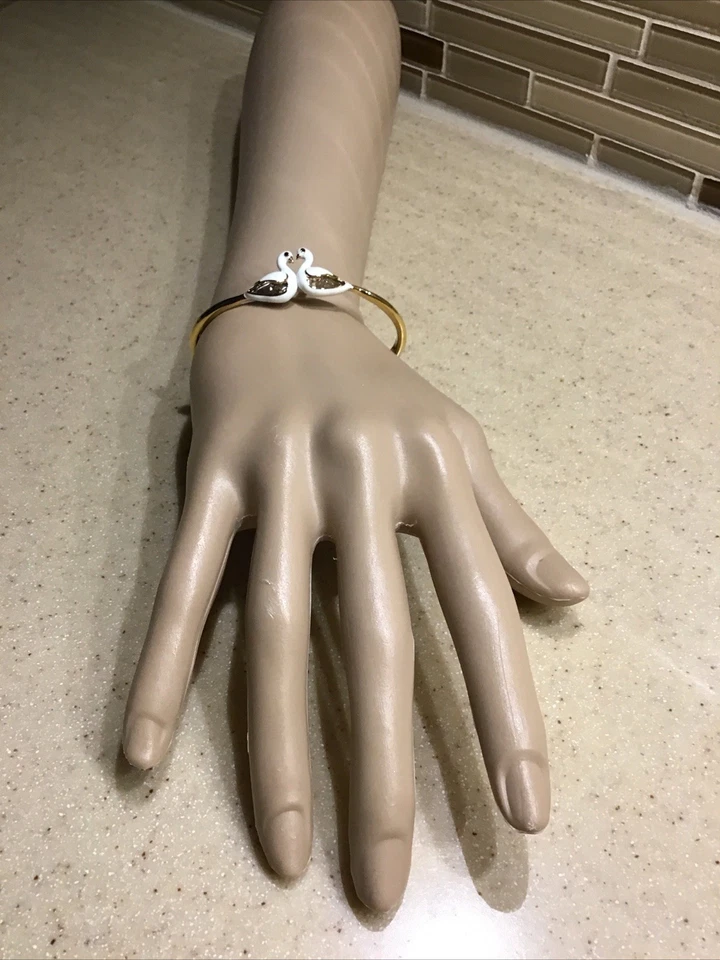 Pulsera Kate Spade Paloma Paloma con Estrás, Pájaro de Pieza. Precio de venta sugerido por el fabricante EE. UU. $88,00 Foto 3 de 4