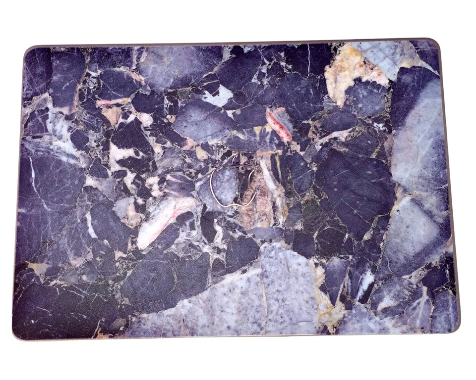 MacBook Pro (2020) 13.3" i5: TouchBar/ID, 8GB RAM, 512GB SSD + EXTRAS (A+ GRADE) - Image 3 of 4