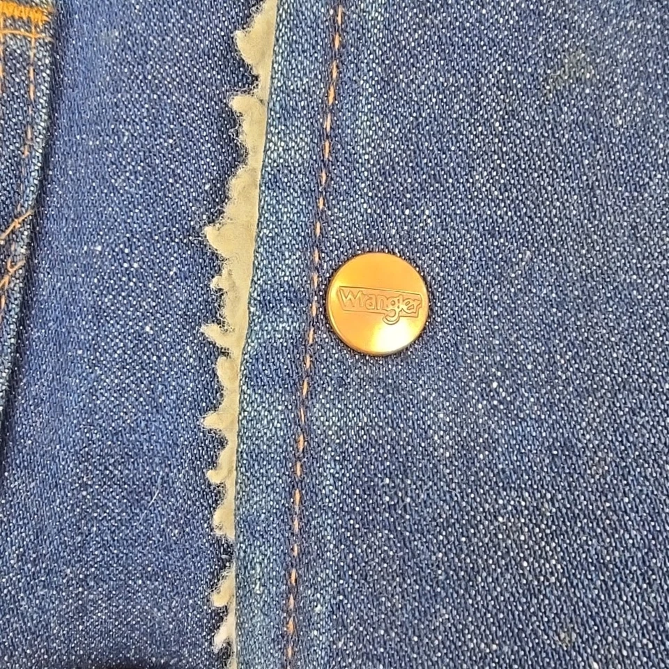 Colete Vintage Anos 70 Wrangler Rainbow Tag Sherpa Denim Feito nos EUA - Sem Etiqueta de Tamanho - Imagem 3 de 4