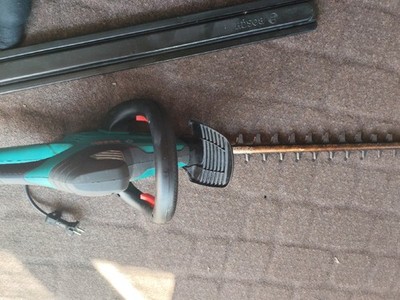 Bosch Heckenschere AHS 70-34, 700 Watt, Messerlänge 70 Cm, Schnittbreite 34mm
