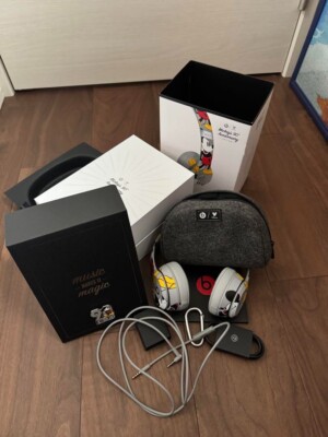 Beats by Dr. Dre Solo3 Wireless Headphones Mickey Mouse 90th