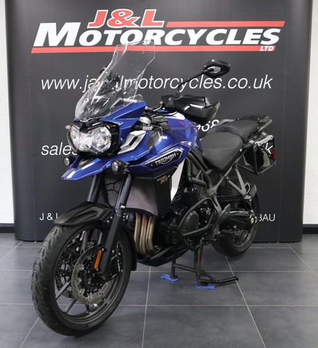 Triumph Tiger Explorer XRX. 2 Owners, Genuine Triumph Metal Side Boxes - Picture 5 of 15