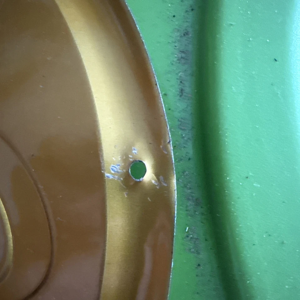 Letrero de botón Coca-Cola amarillo oficina en casa Atlanta 1999 publicidad vintage de Coca-Cola Foto 3 de 4