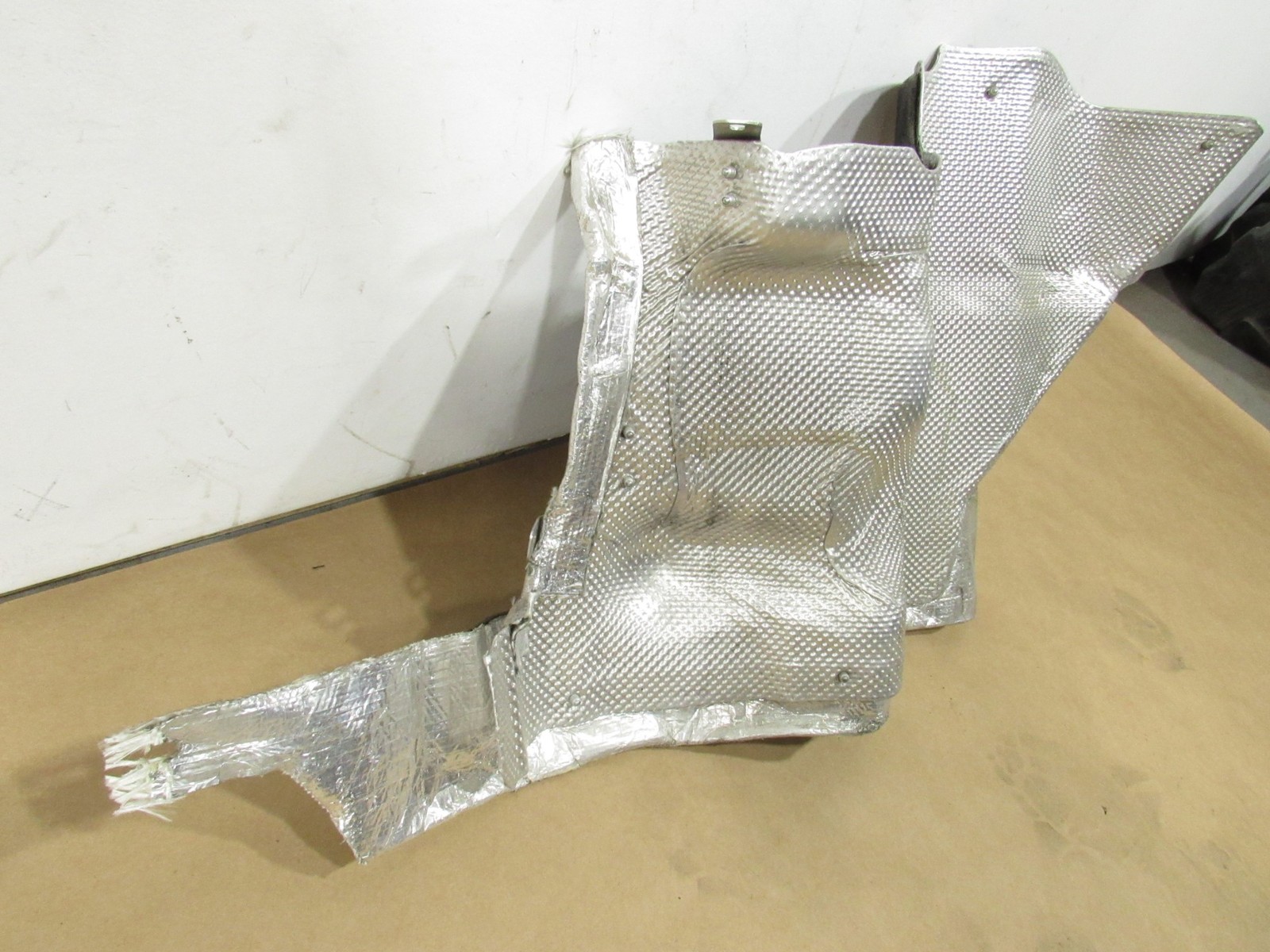 15-19 Ferrari 488 Spider 2017 Right Fuel Reservoir Tank Heat Shield Cover ;@2