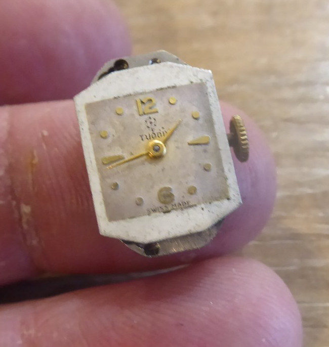 MOVEMENT WATCH JEWELS 15 TUDOR  WRIST WORKING LADIES - vintagewatches.pk
