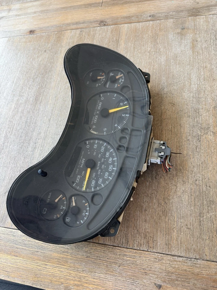 1999 to 2004 GMC JIMMY Cluster Gauge Speedometer MILES 222,577 - Image 4 of 4