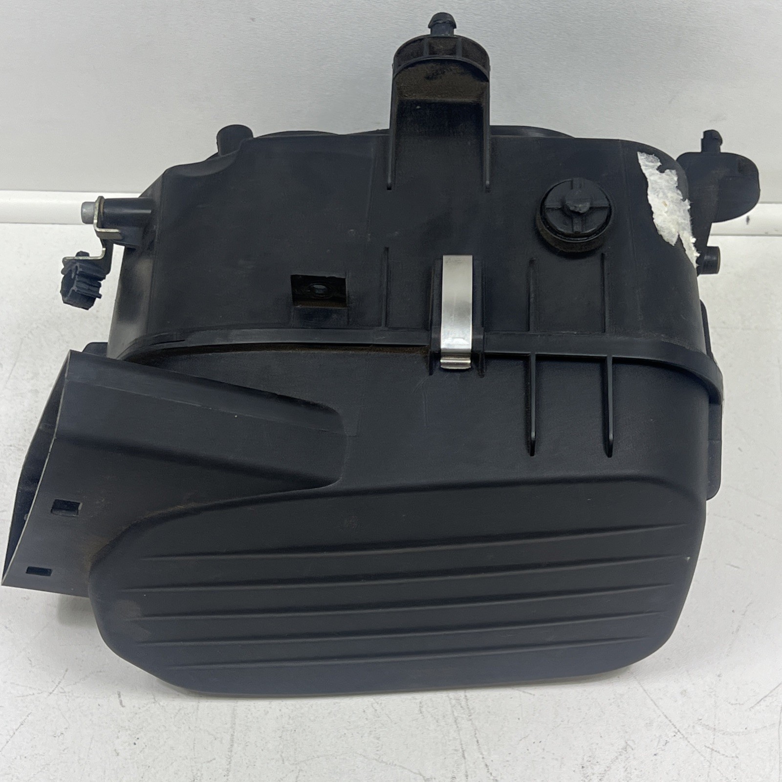 2017-2021 Maserati Levante 3.0L Pass Right Air Cleaner Filter Housing 670101256