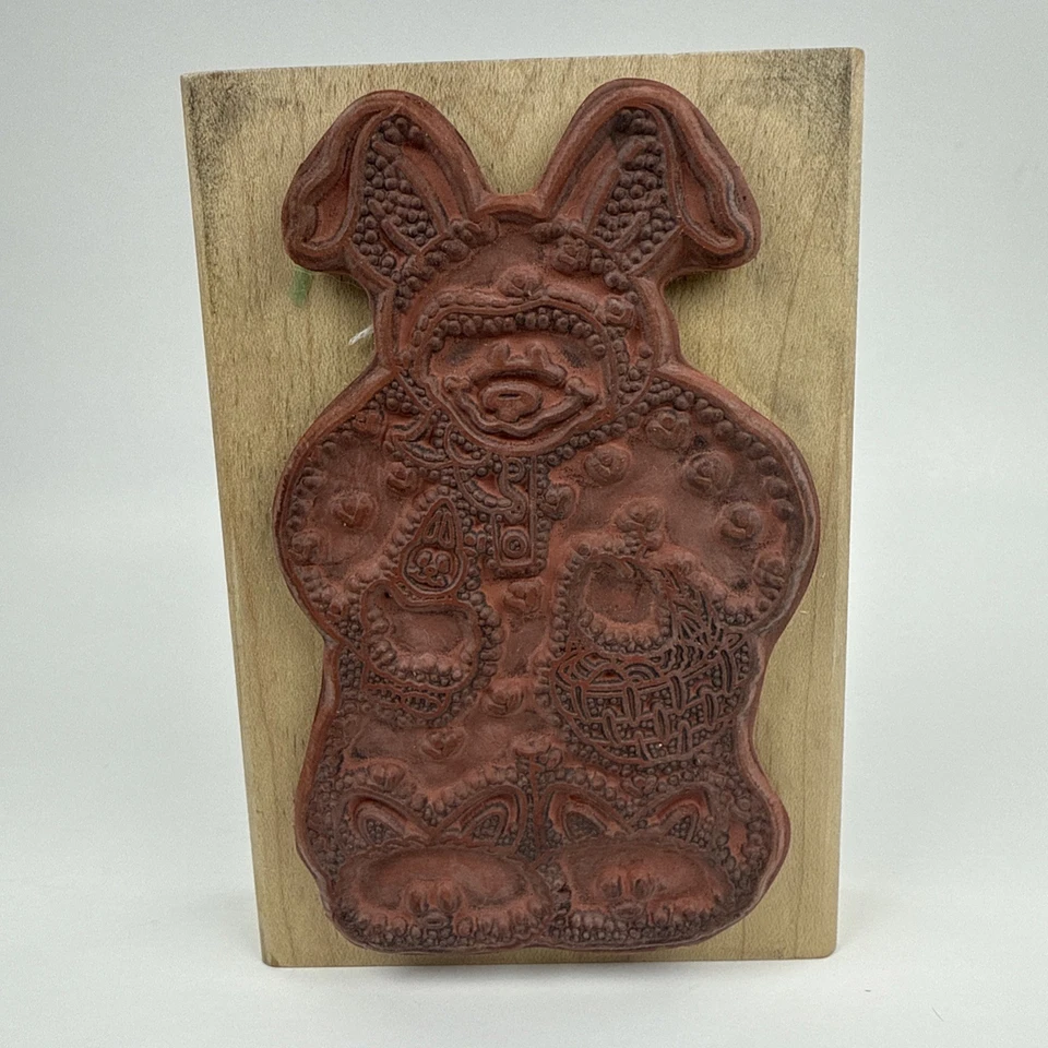 Oso de peluche Darcie's Country Folk en pijama de conejo sello de goma de madera 3”x4” Foto 2 de 4