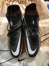 Preços baixos em Nike Phantom GT2 DF Elite FG Black Metallic Gold