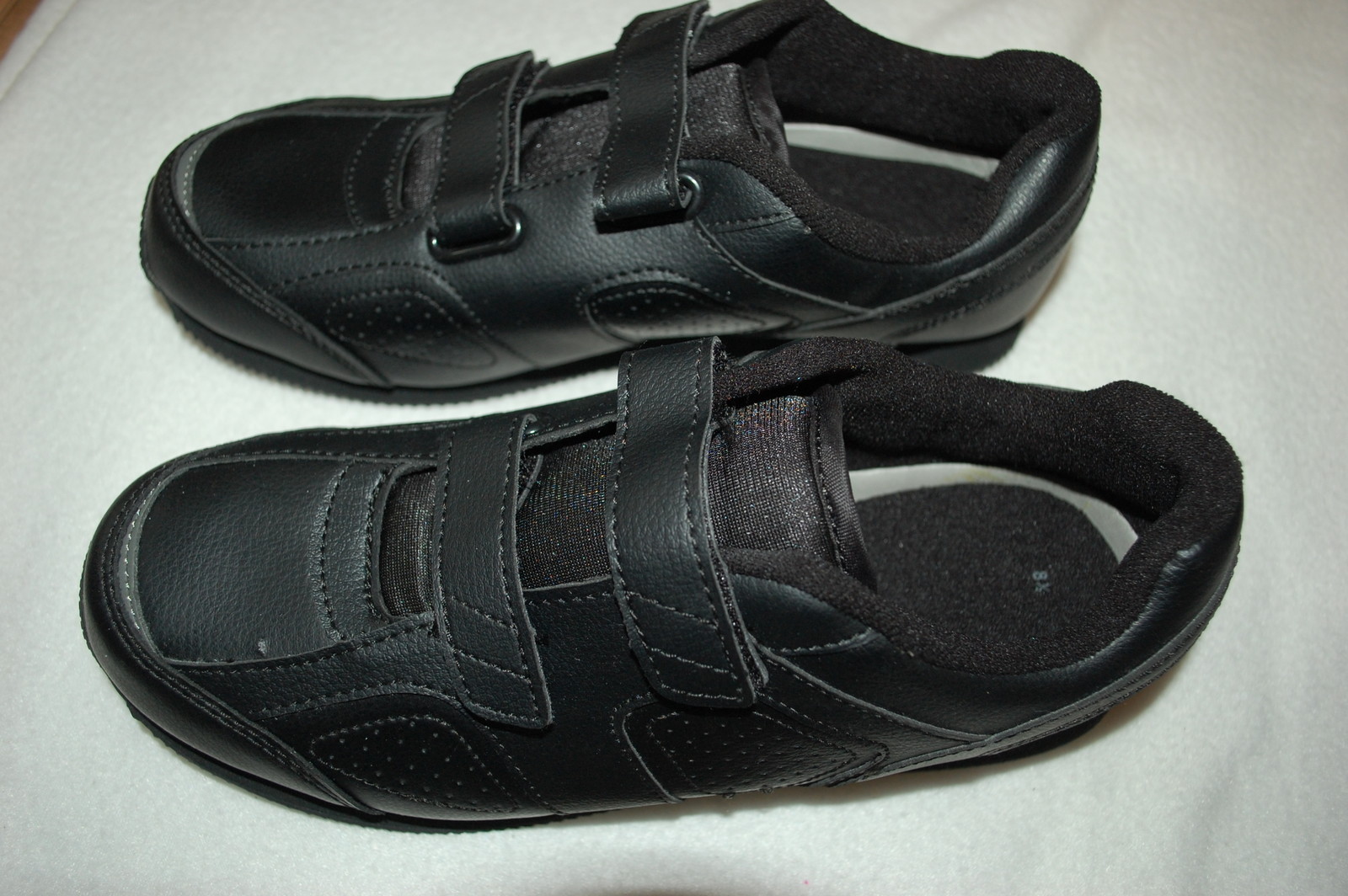 womens black casual tennis shoes