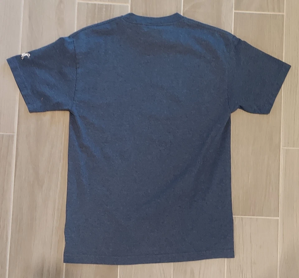 Camisetas de colección To The Edge Prime Cut Life On The Run. Camiseta mediana azul marino anime perros Foto 2 de 4