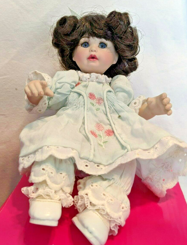 MARIE OSMOND SUSIE TINY TOT  6 " PORCELAIN DOLL WITH BOX & COA
