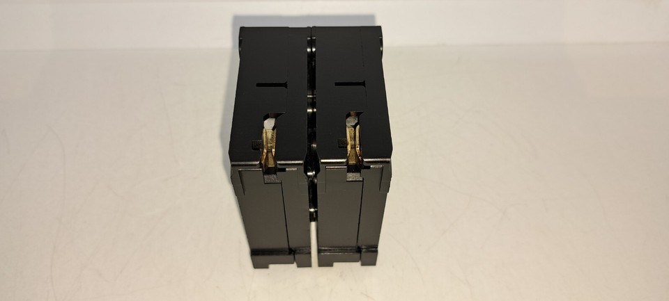 Siemens Q225 25 Amp Double Pole 240V Plug-In Standard Trip Circuit Bre