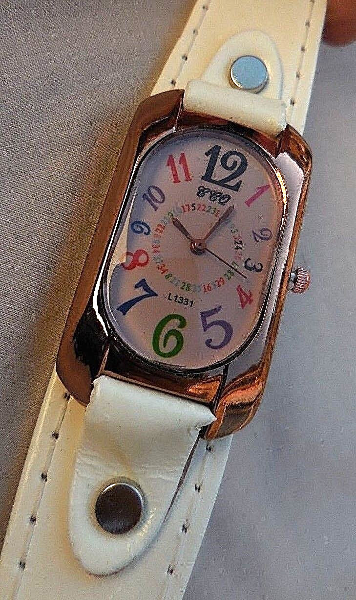 Montre CCQ L1331 vieil or rose en alliage brossé de forme dame élégante