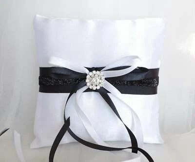 Coussin d'alliances mariage blanc en ruban noir Oreiller anneau bague15x15cm - Photo 1/3