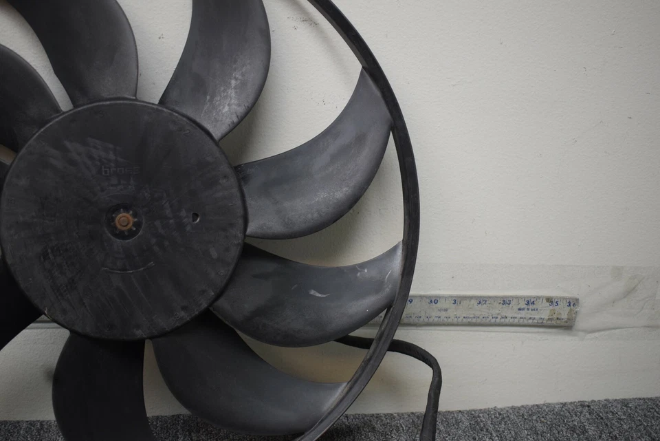 BMW M5/M6 2013-2016 ventilador de radiador OEM de fábrica Foto 3 de 4