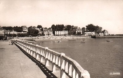 CPSM PF 22 - ST-QUAY-PORTRIEUX (C. d'Armor) - 66. La Digue et Plage du Port