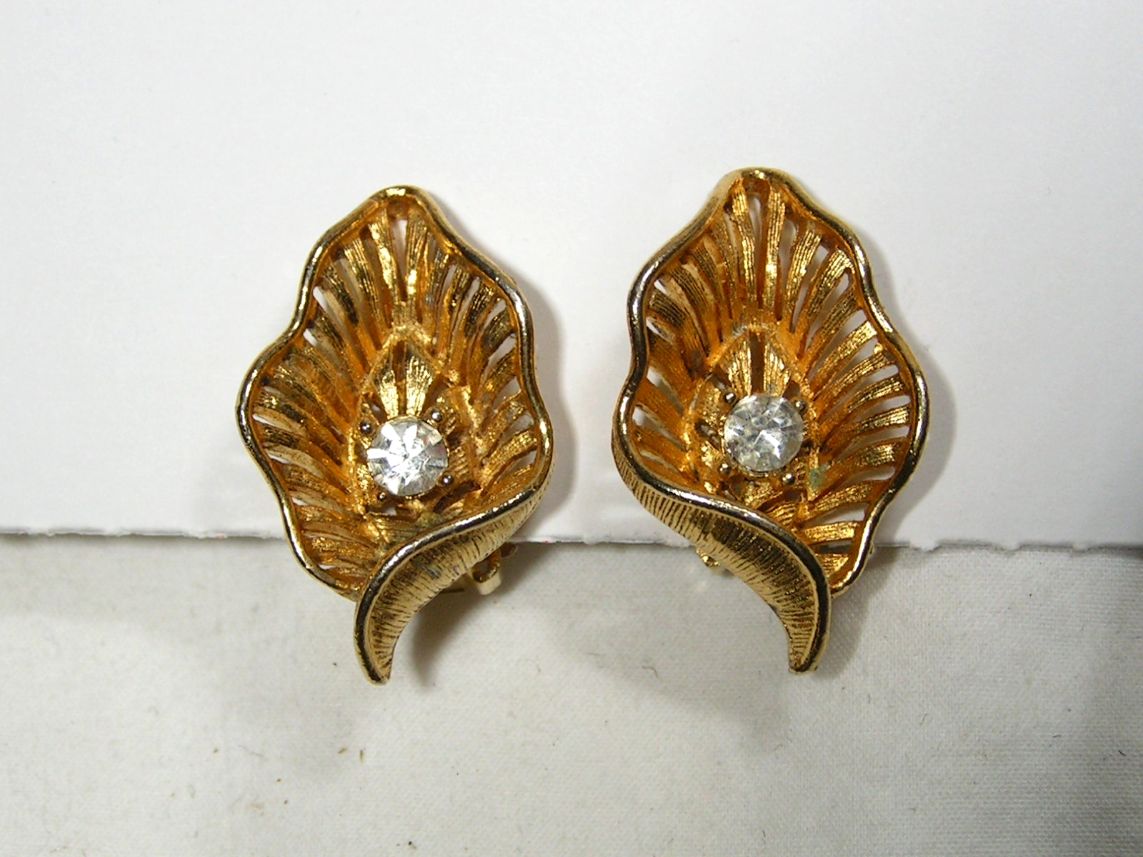 ...Vintage Gold Tone, Rhinestone Leaf Design Clip-on Earrings... | eBay