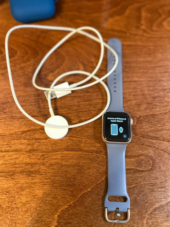 Apple Watch Series 5 Aluminum 40mm WIFI + GPS + Bluetooth Used, but works - Image 4 of 4