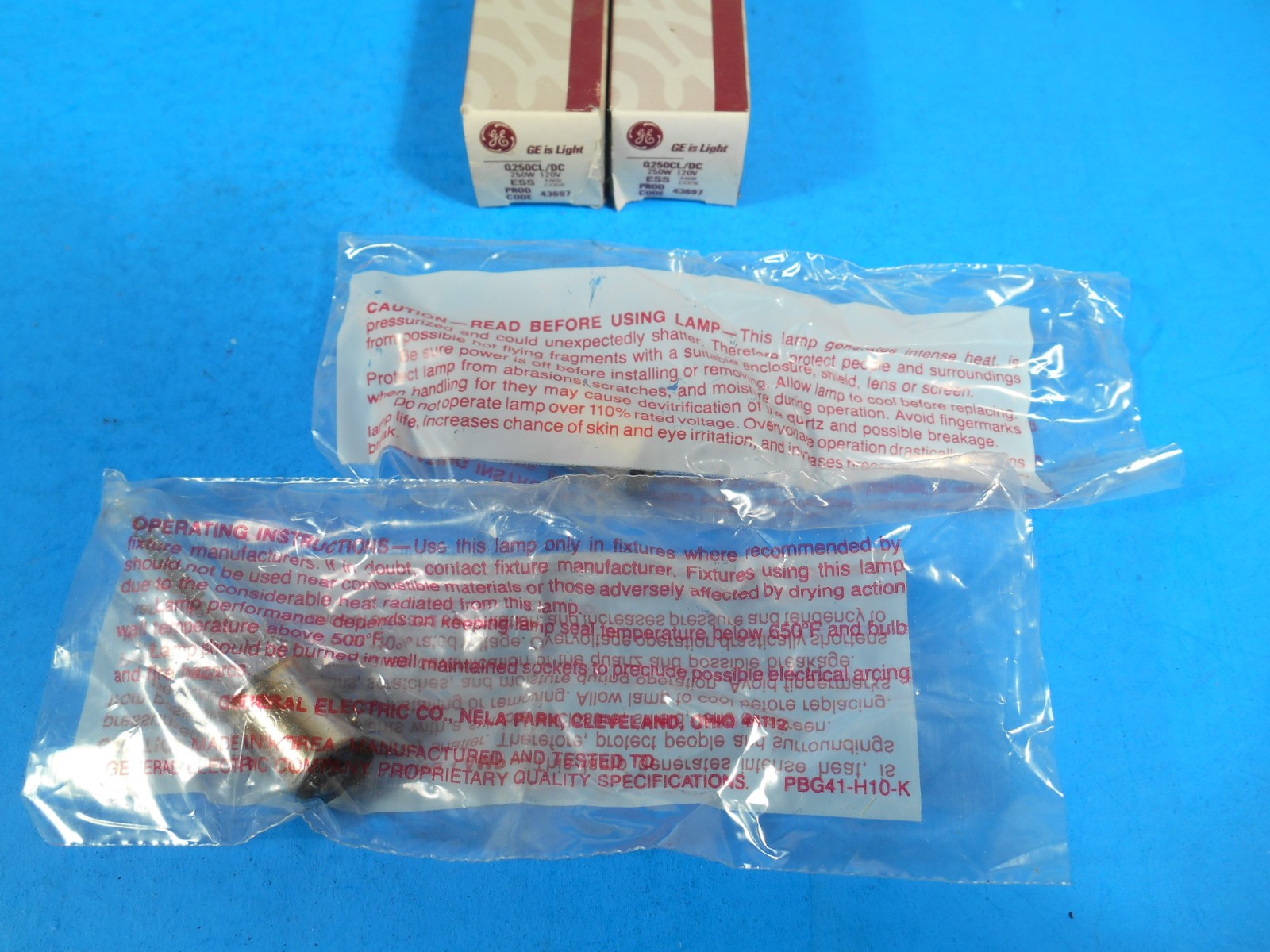 Lot of 2 GE Quartzline Q250Cl/DC 250W Lamp Bulbs NEW