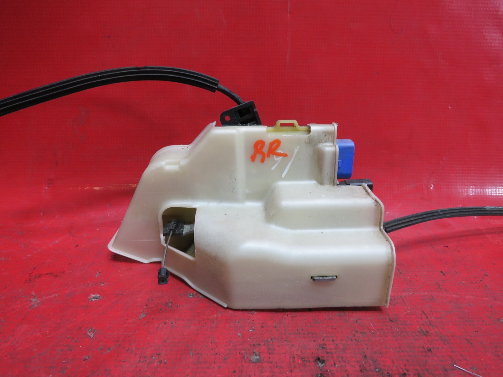 2006 BENTLEY FLYING SPUR RIGHT REAR DOOR LOCK ACUATOR