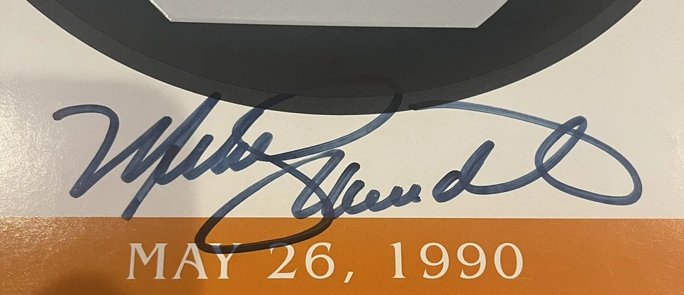 MIKE SCHMIDT 1990 BOLD SIGNED PROGRAM NICE AUTOGRAPH PSA/DNA - Image 2 of 4