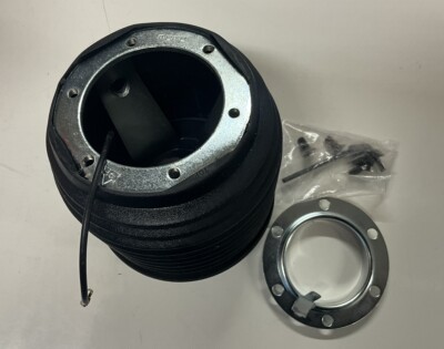 MOMOボス　VW　GOLF3/LUPO　エアバック付車　8016 MOMOボス VW GOLF3/LUPO エアバック付車 8016 Amazon