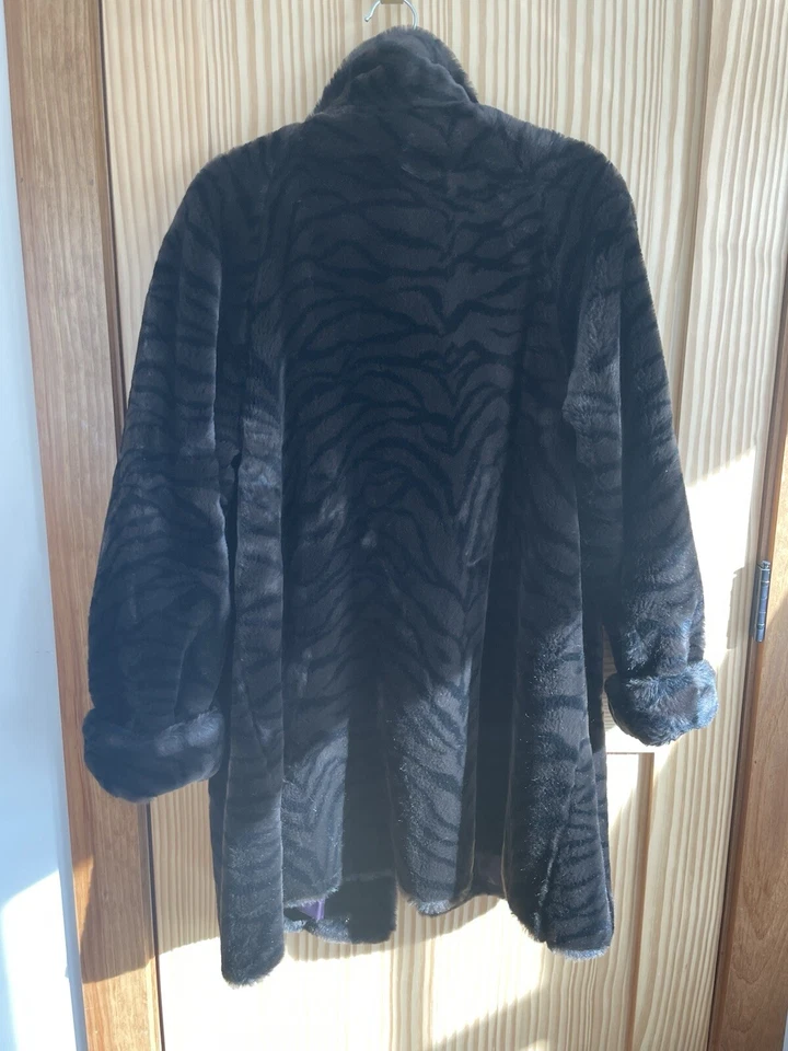 Chaqueta de Invierno Gallery Marrón y Negro Suave Imitación Piel Estampado Cebra Talla S Hecha en EE. UU. Perf Foto 3 de 4